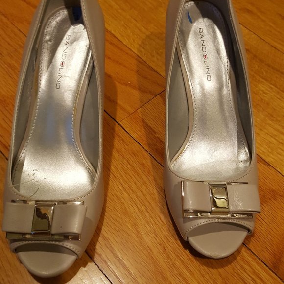 Woman Shoes - Picture 1 of 3